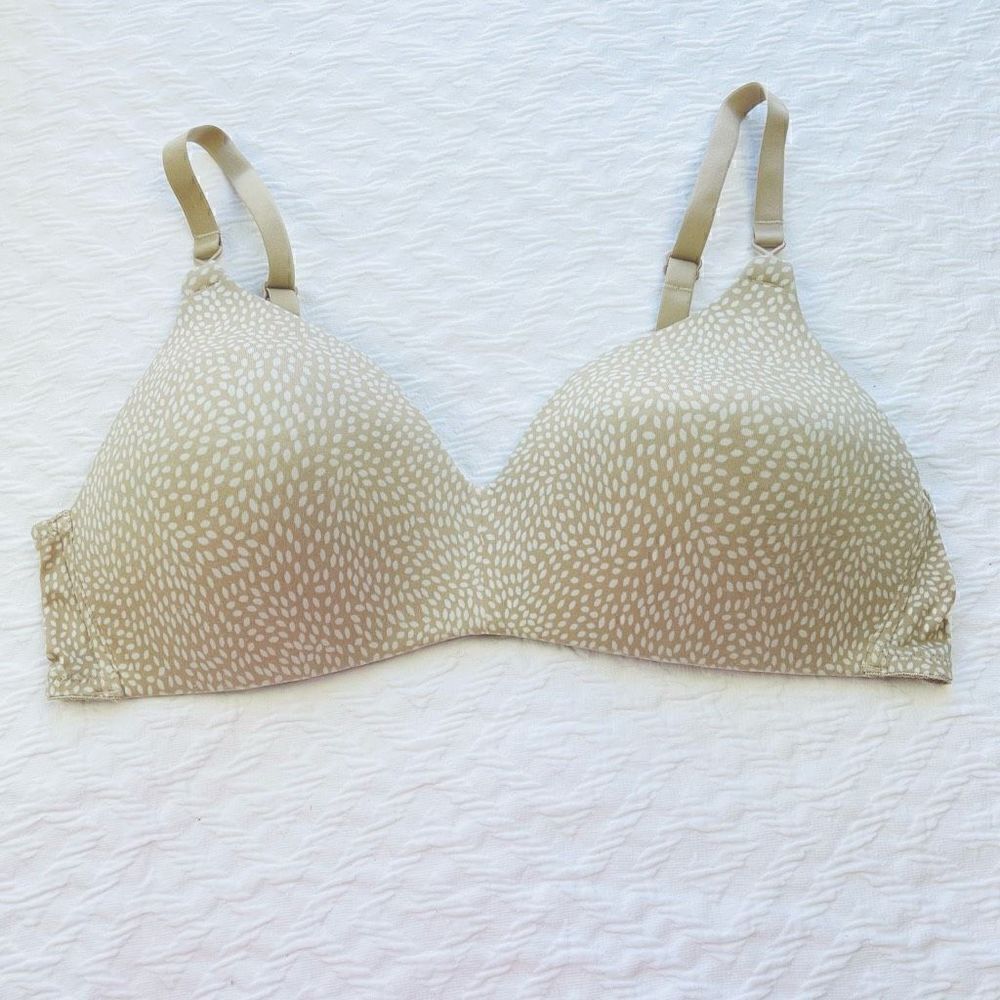 BUY 1 GET ONE FREE Warners 34d wire free comfortable every day bra tan and white